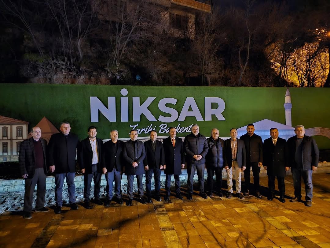 Niksar’da Peyzaj Çalışmaları Belediye Başkanı Semih Tepebaşı Tarafından İncelendi