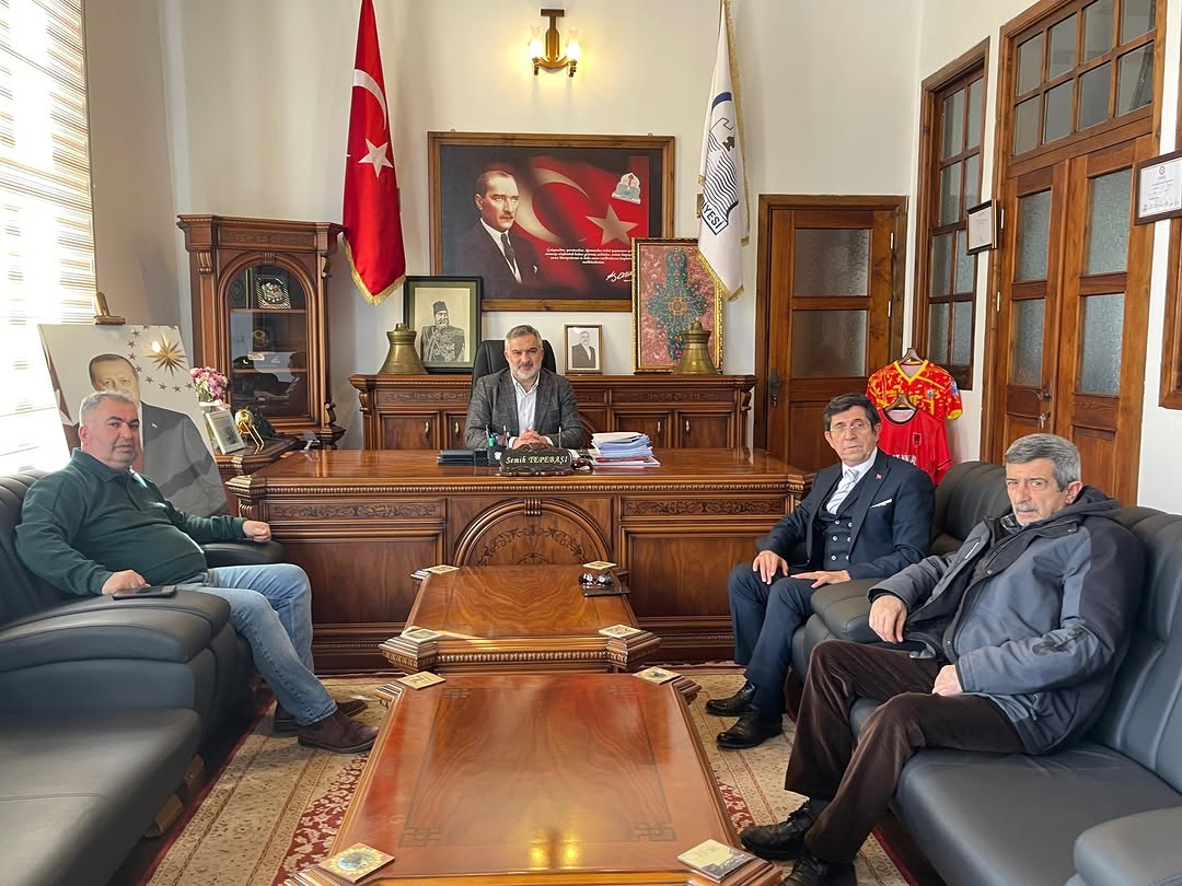 Belediye Başkanı Semih Tepebaşı, Samsun Niksarlılar Derneği Başkanı Caner Yılmaz ve Denetleme Kurulu Başkanı Sedat Urkaya'yı Ağırladı