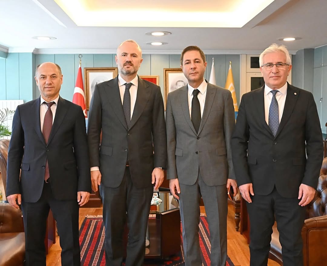 Tokat Milletvekili Yücel Bulut ve Bereketli Belediye Başkanı Necati Şahin, PTT A.Ş. Genel Müdürü Dr. Hakan Gülten'i Ziyaret Etti