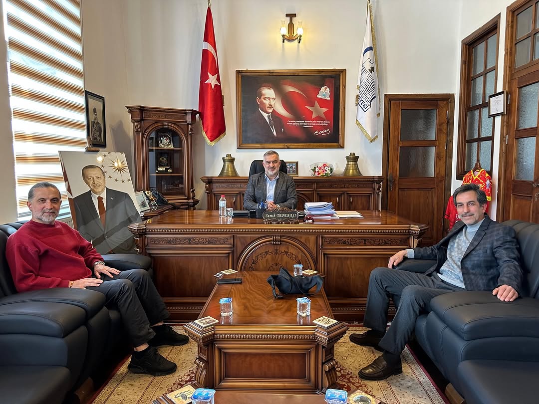 Belediye Başkanı Semih Tepebaşı, Emekli Öğretmen ve Esnafı Makamında Ağırladı