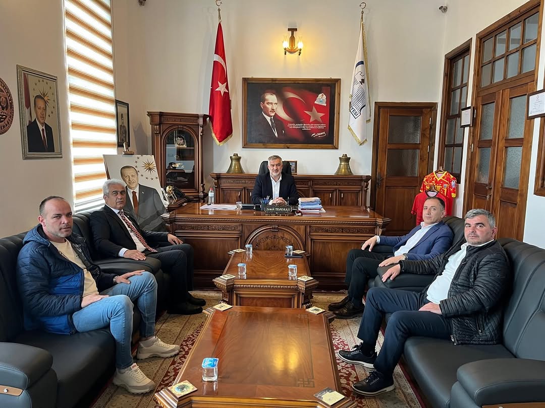 Belediye Başkanımız Semih Tepebaşı, Emlak Danışmanları Birliği Niksar İlçe Başkanı Aydın Öztürk'ü Ağırladı