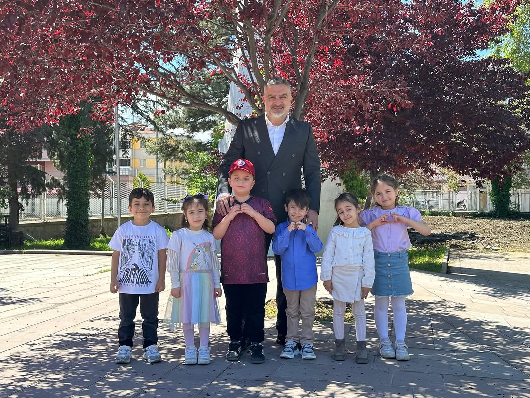 Semih Tepebaşı, Kentpark Sosyal Tesislerinde Minik Kardeşlerle Buluştu
