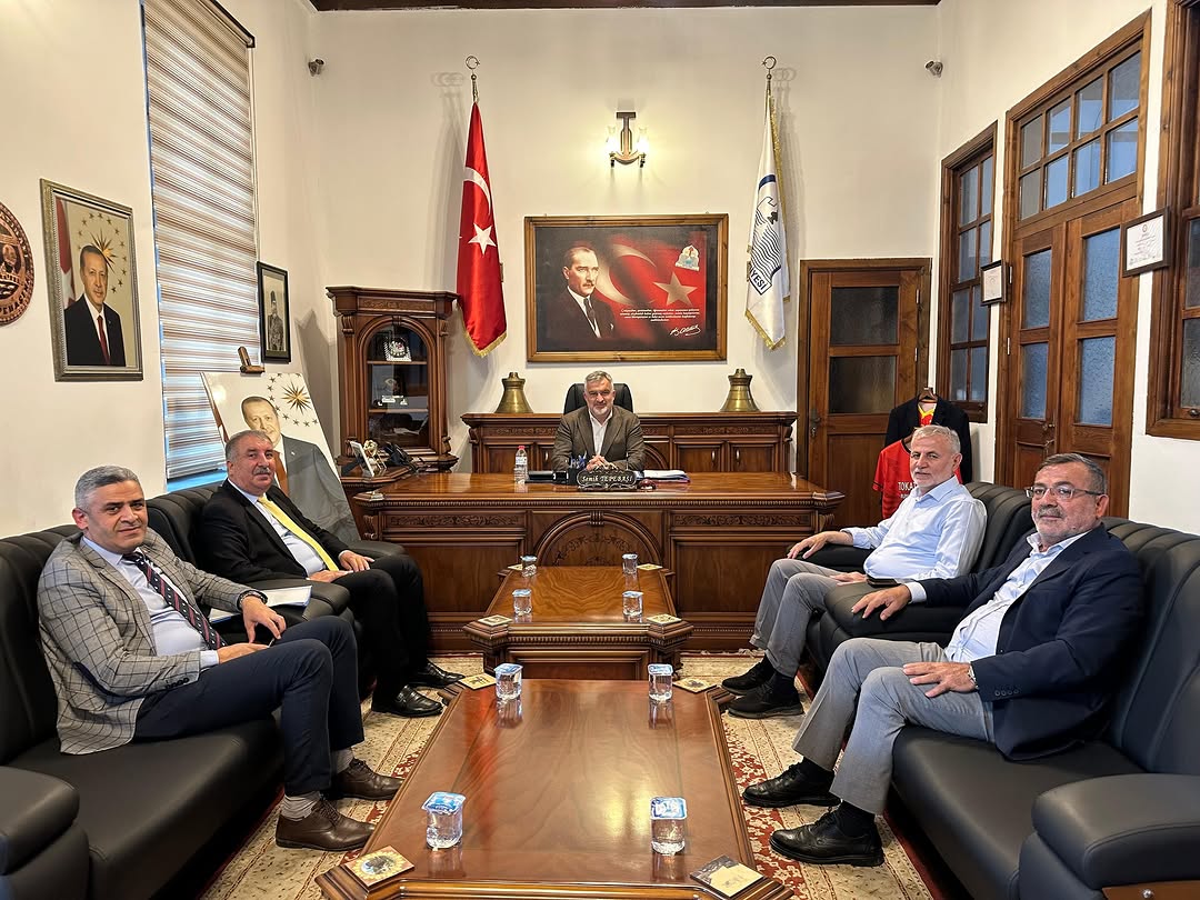 İlçe Milli Eğitim Müdürü ve Okul Müdürü Belediye Başkanını Ziyaret Etti