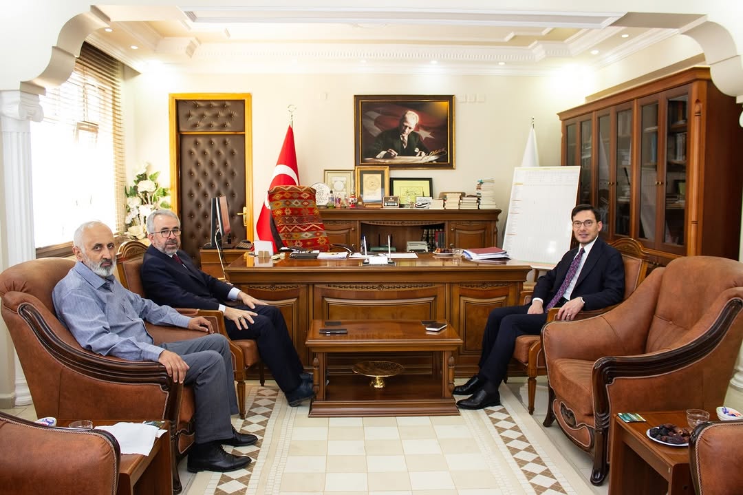 Tokat İl Müftüsü Esat Yapıcı'yı Belediye Başkan Yardımcısı Haydar Alpat ile Ziyaret Etti