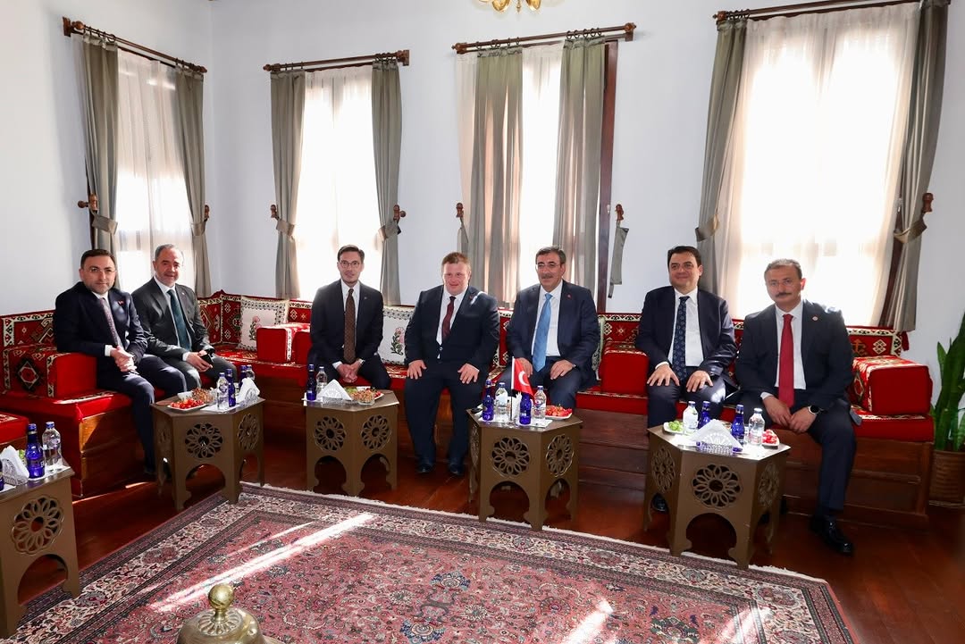 Cumhurbaşkanı Yardımcısı Yılmaz ve Heyet Tokat Belediye Başkanını Ziyaret Etti