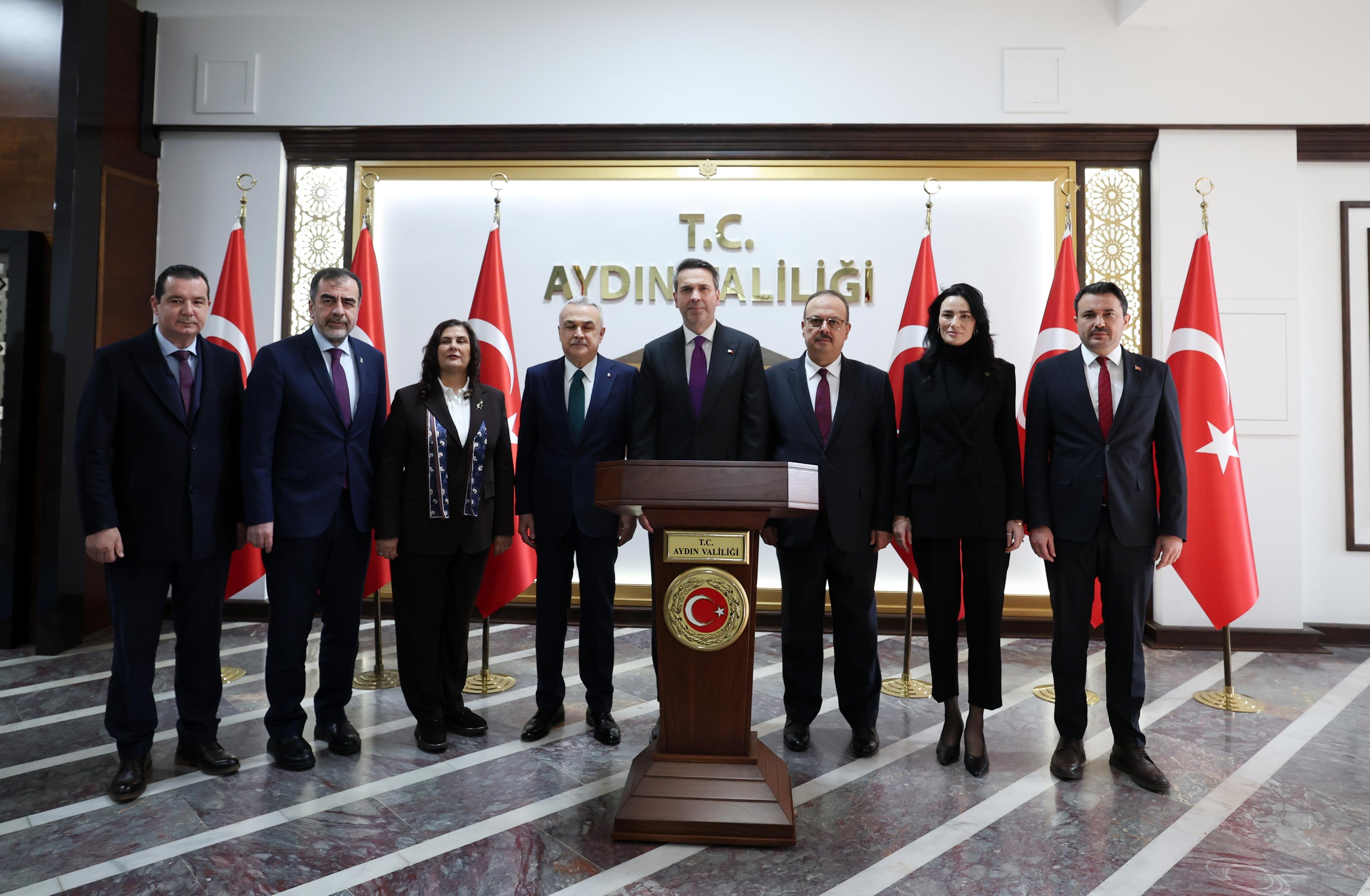 Bakan Bayraktar Aydın'da Temaslarda Bulundu