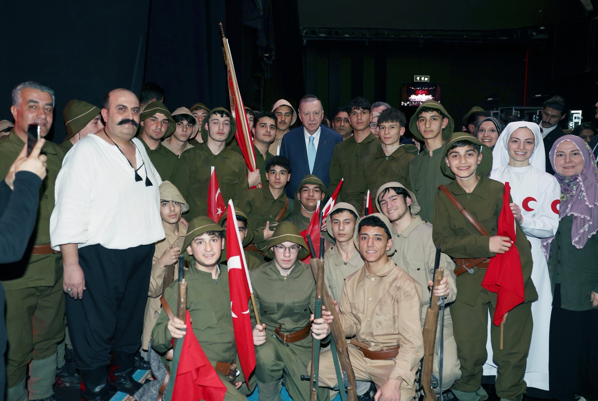 Cumhurbaşkanı Erdoğan Tiyatroda