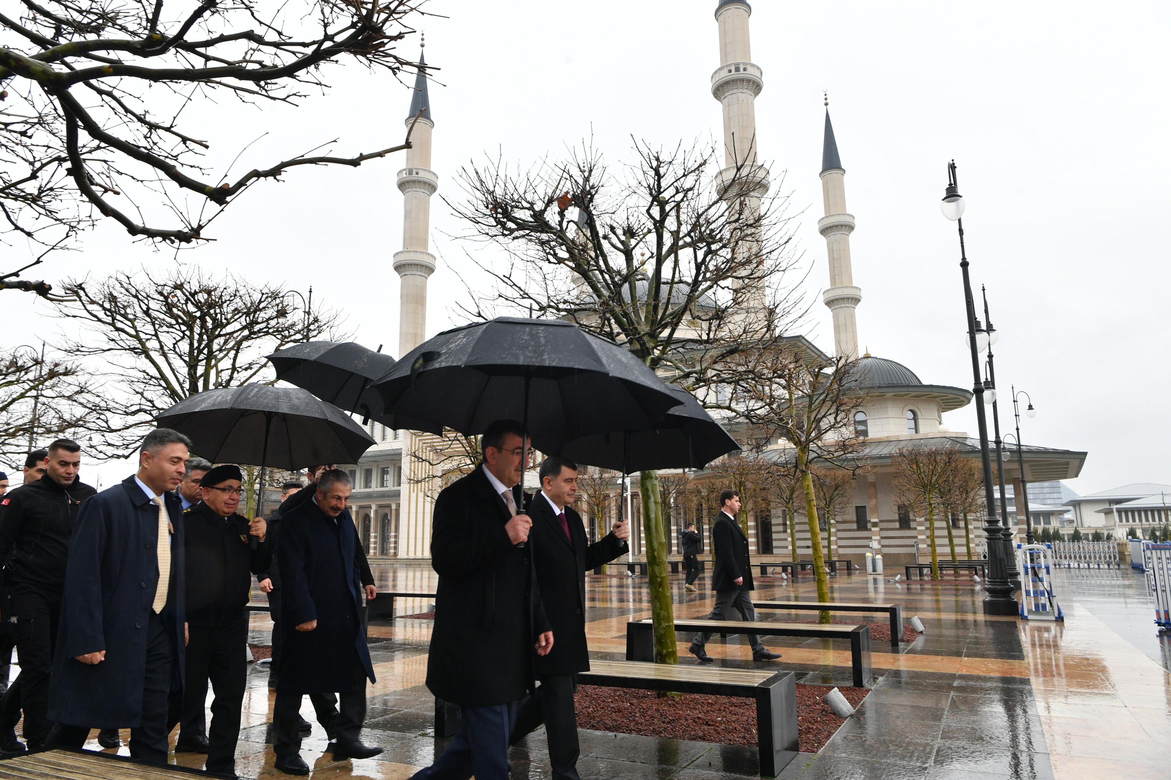 Bayram Namazı Camide Kılındı