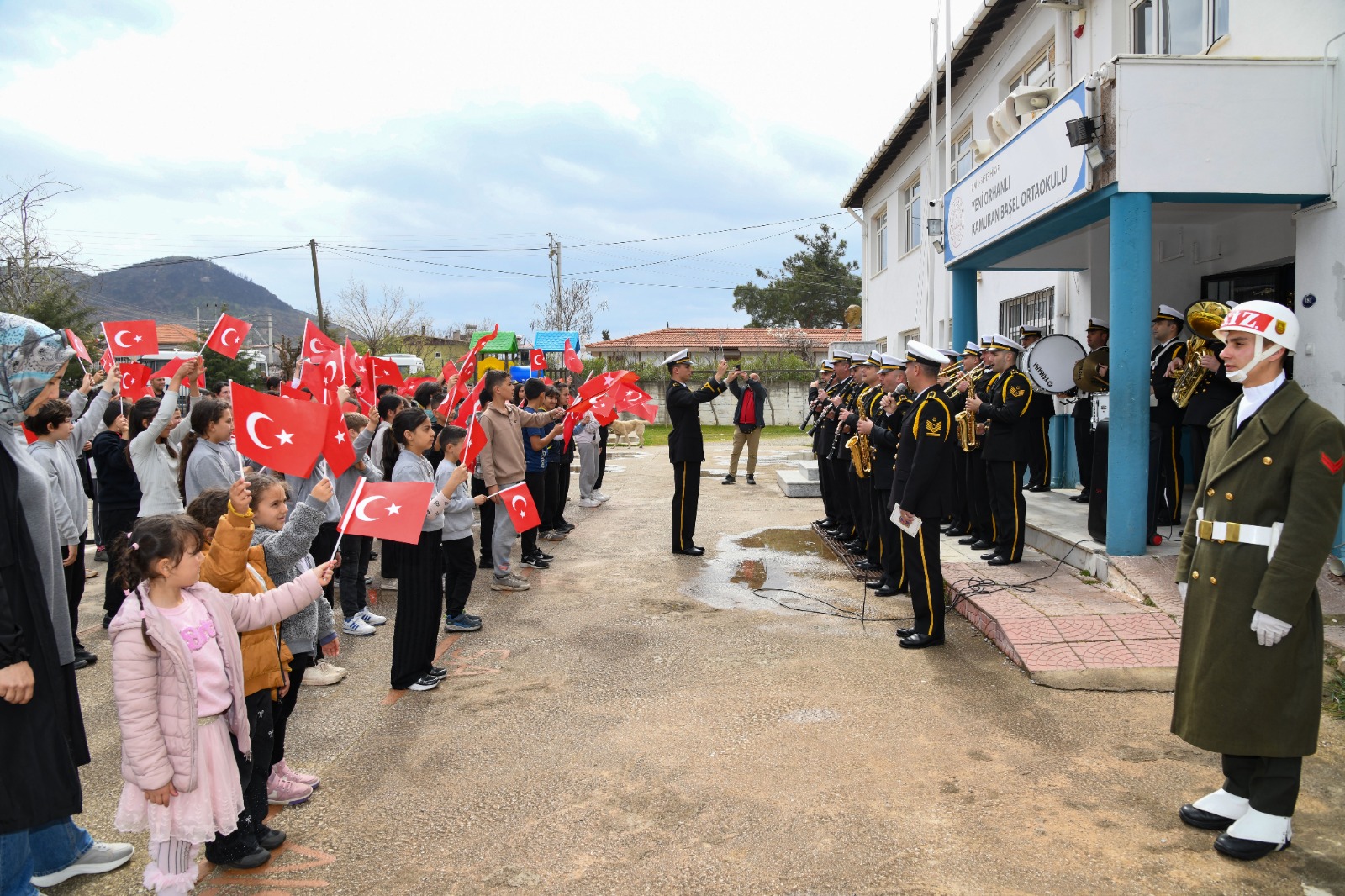 Bando Konseri ve Bayrak Töreni