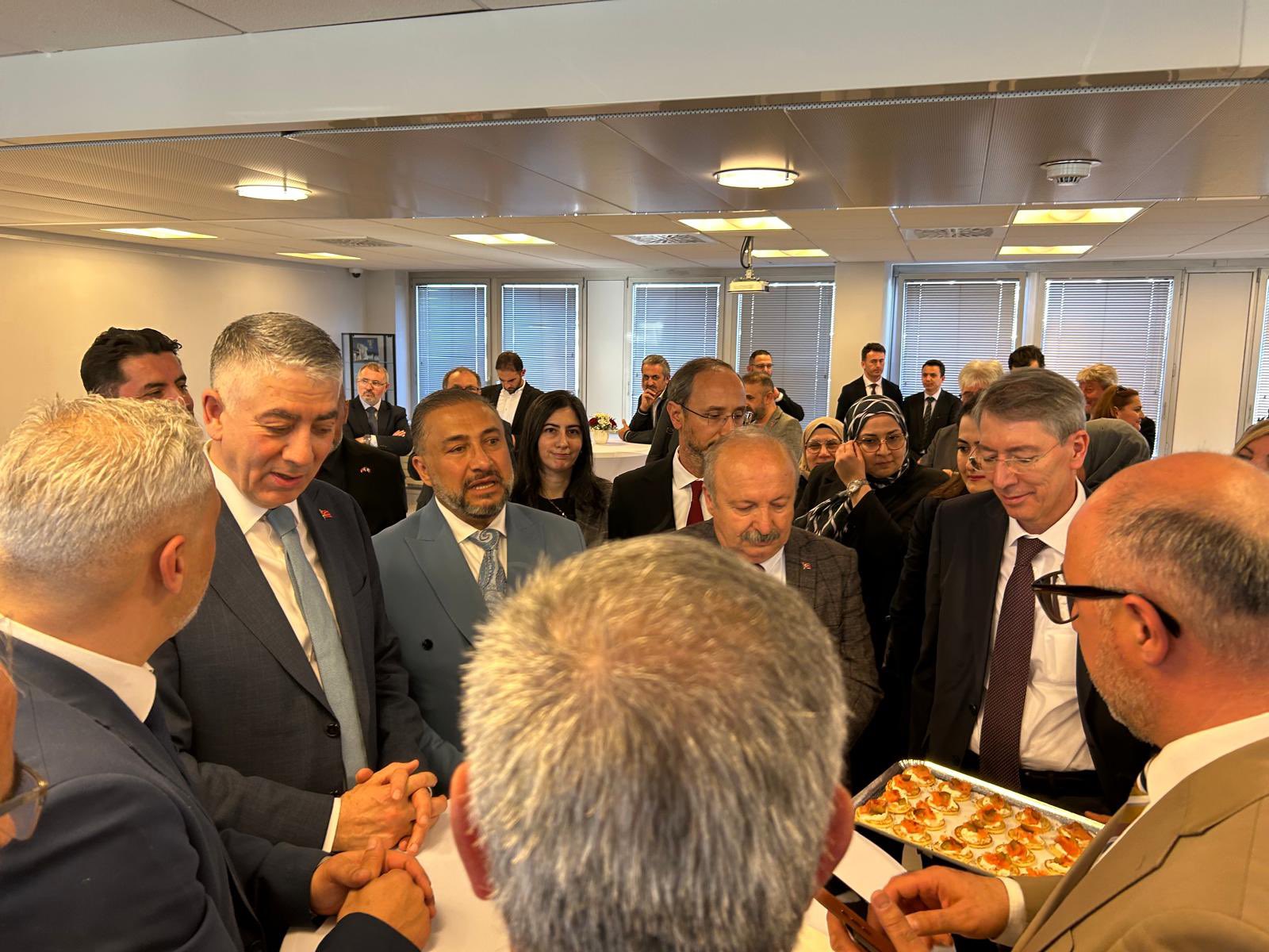 Deputy Minister Özel Meets Turkish Community in France