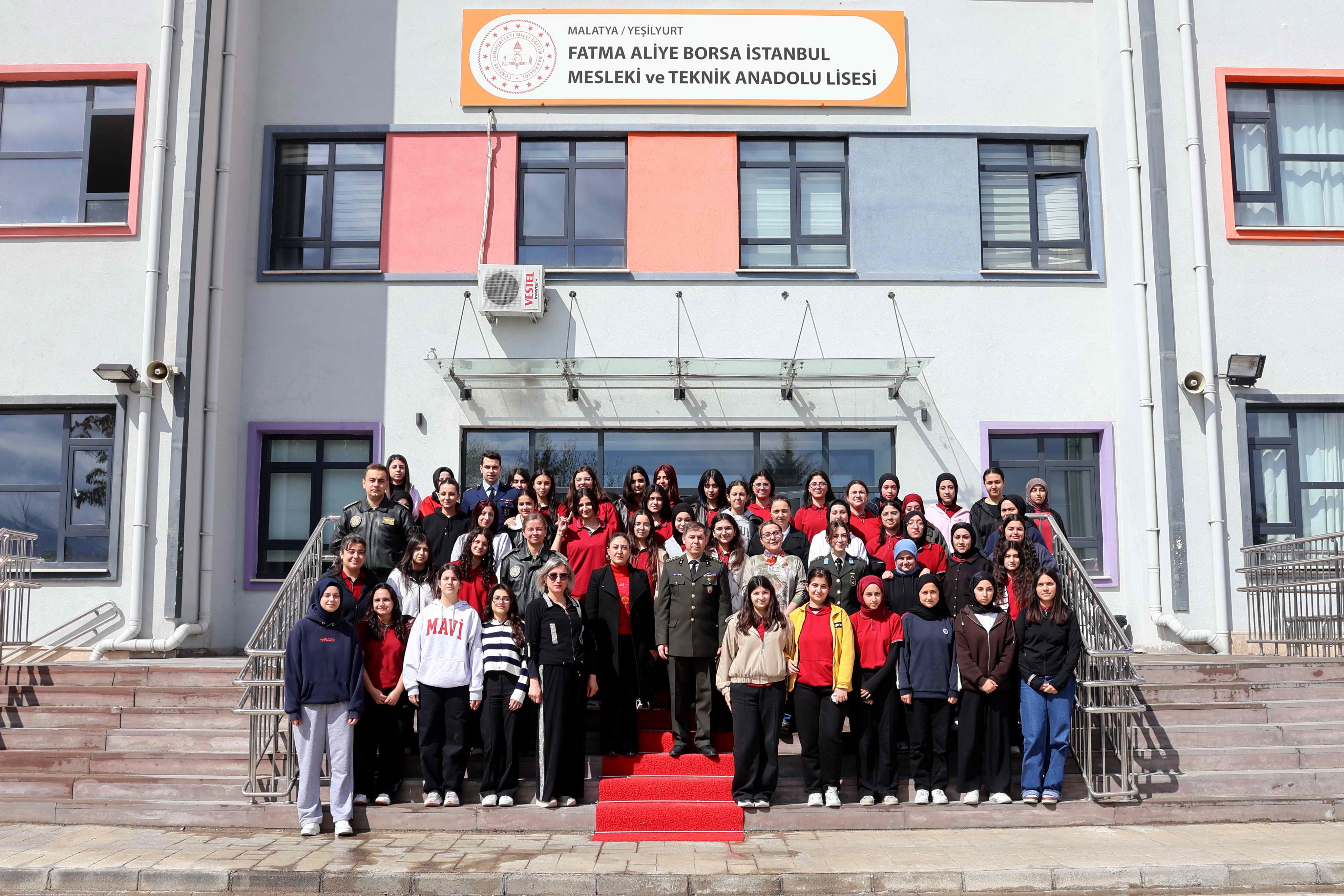 Kara Kuvvetleri Komutanlığı'ndan Gençlere Tanıtım Etkinliği