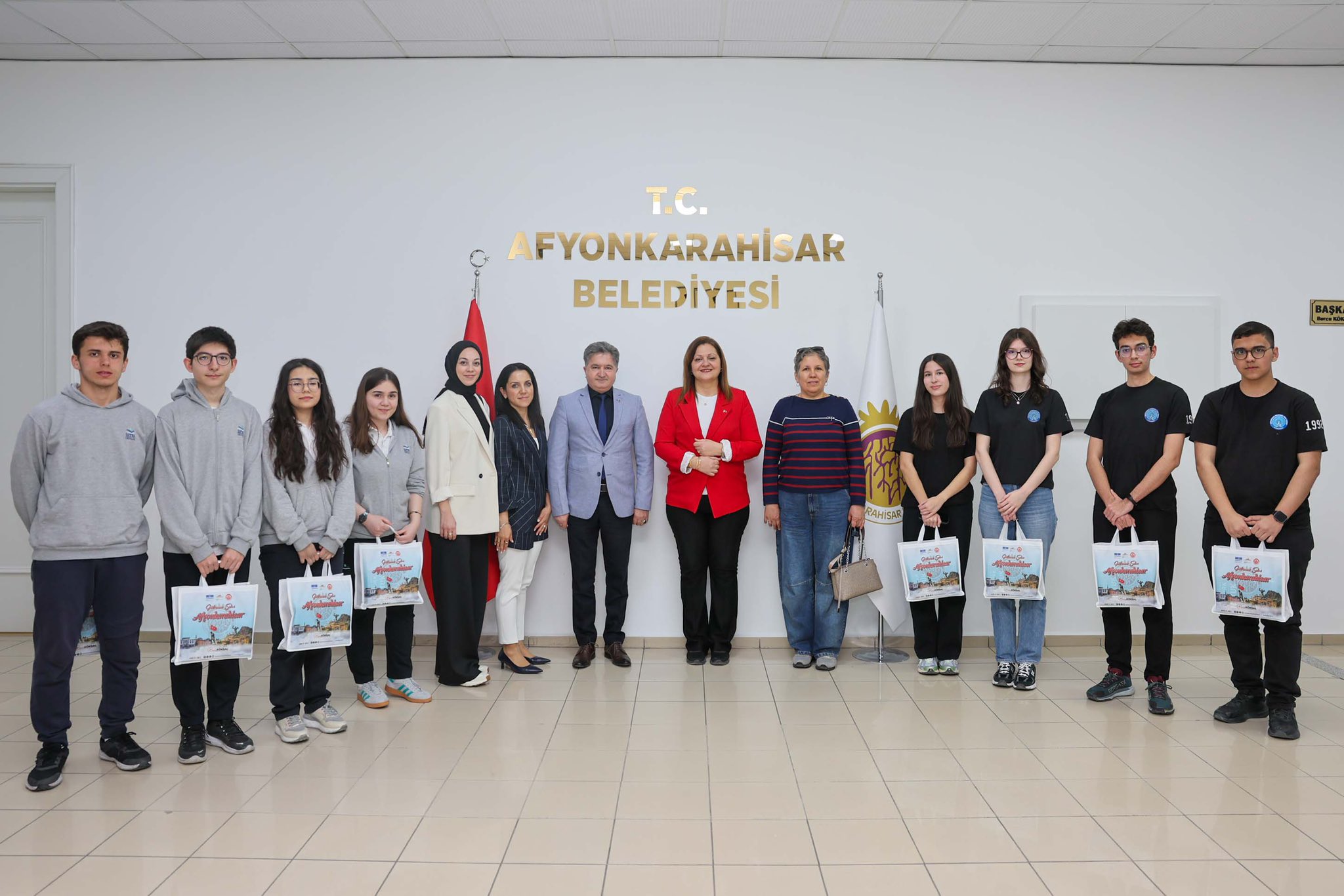 Başkan, başarılı öğrencileri ve eğitmenleri ağırladı