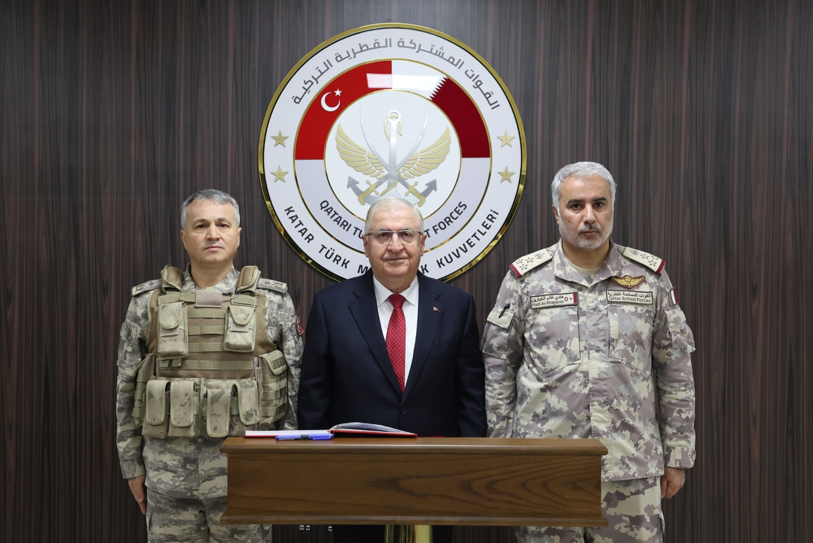 Bakan Güler, Katar'da Mehmetçik ile bir araya geldi