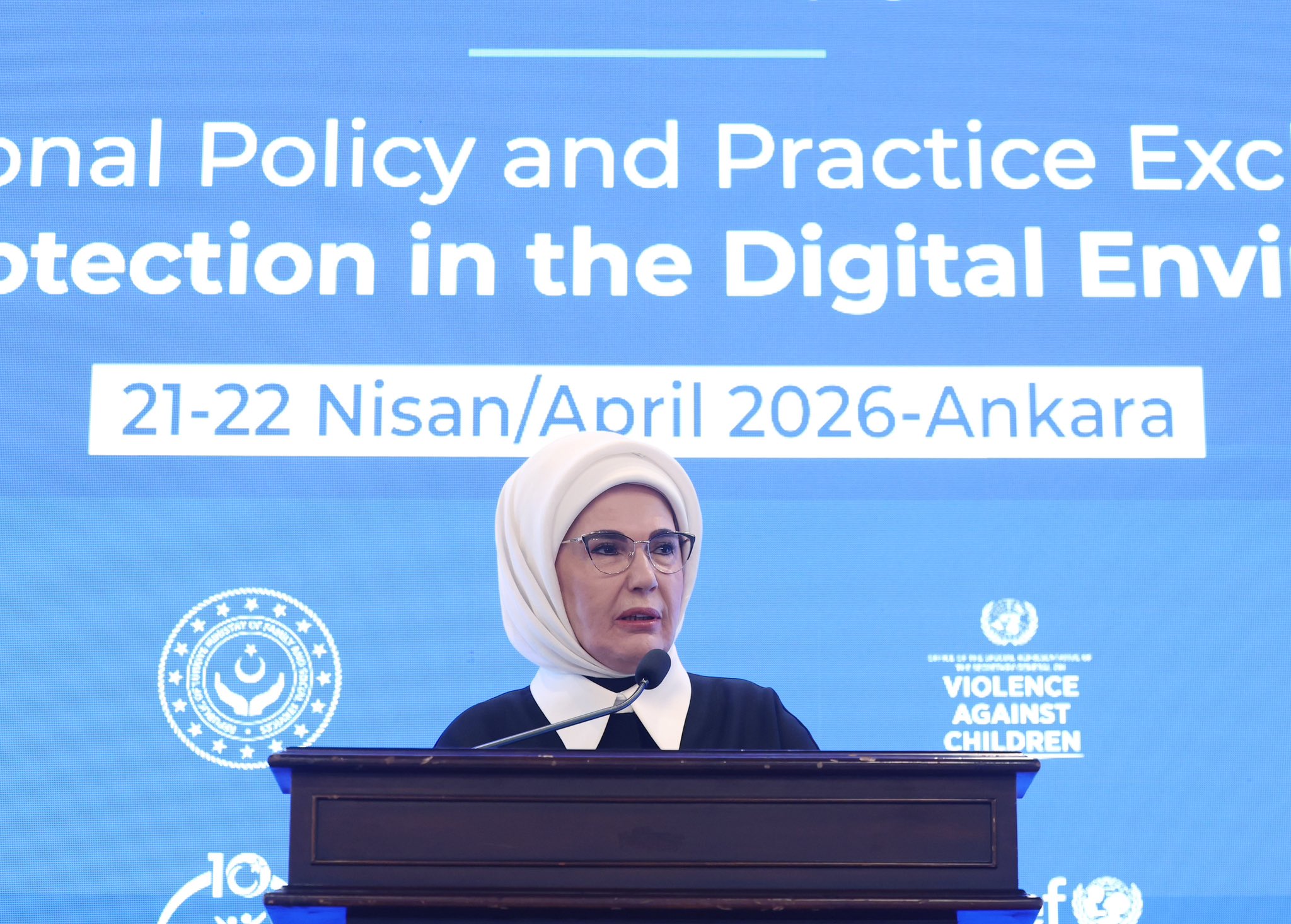 Emine Erdoğan, çocukların dijital korunması toplantısına katıldı