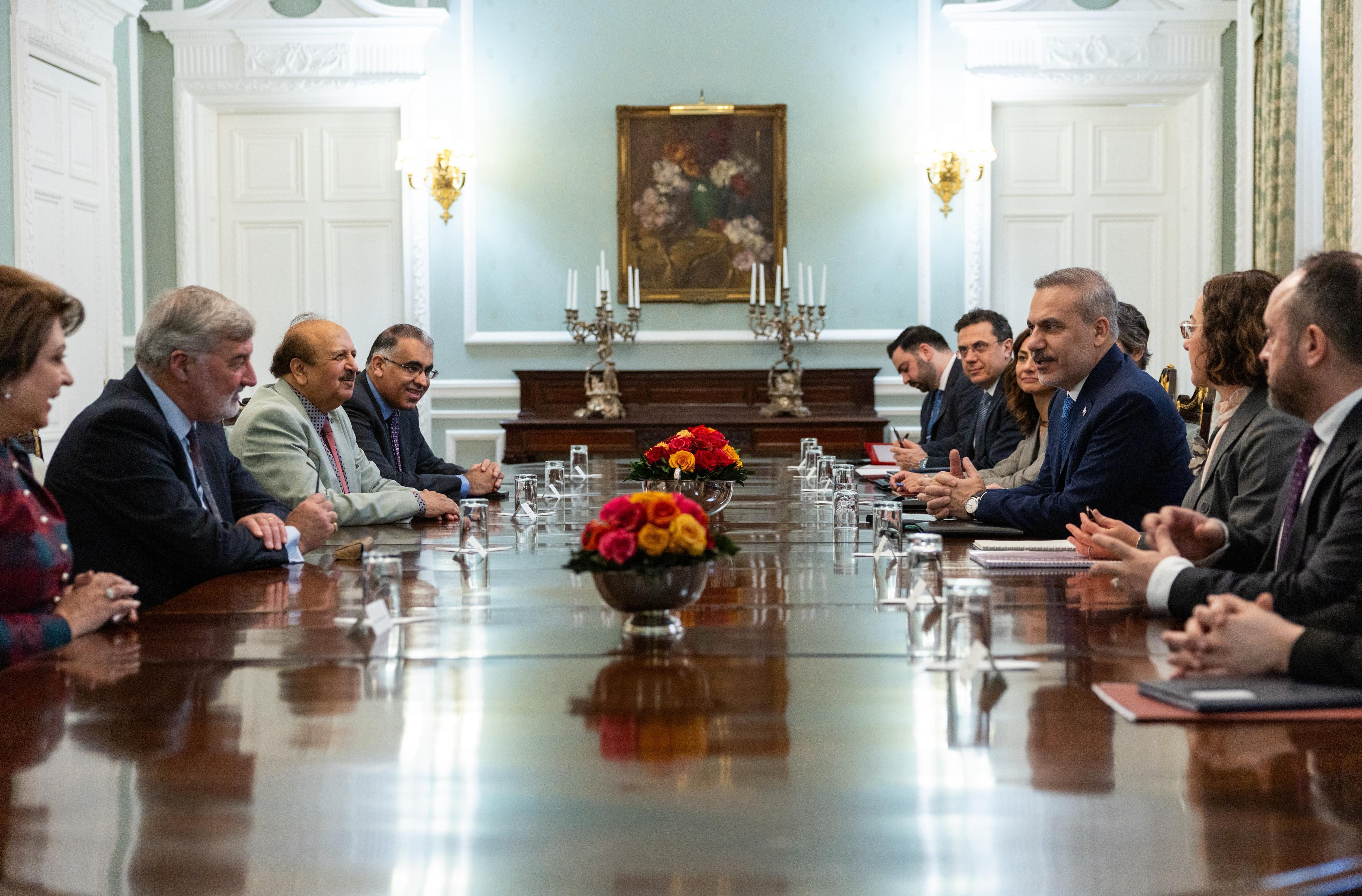 Hakan Fidan, İngiltere Parlamento Üyeleriyle Görüştü