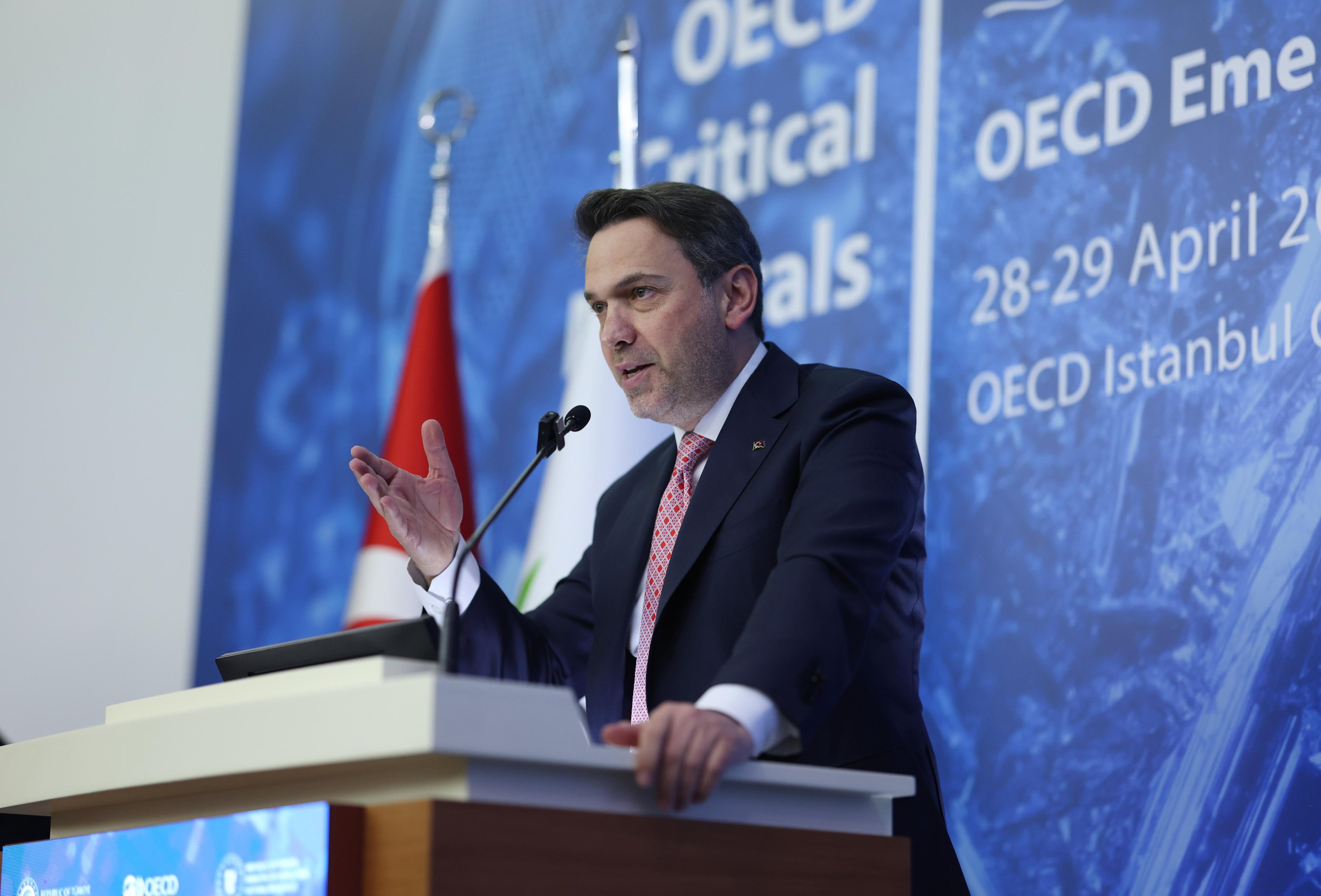 Bakan Bayraktar, OECD Kritik Mineraller Forumu'nda
