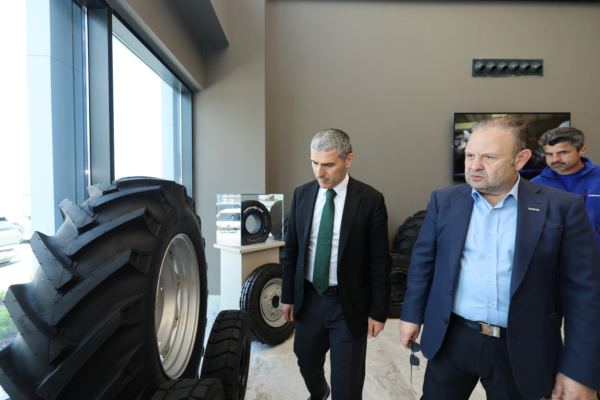 Vali Naci Aktaş, Mesalas Lastik Fabrikasını Ziyaret Etti