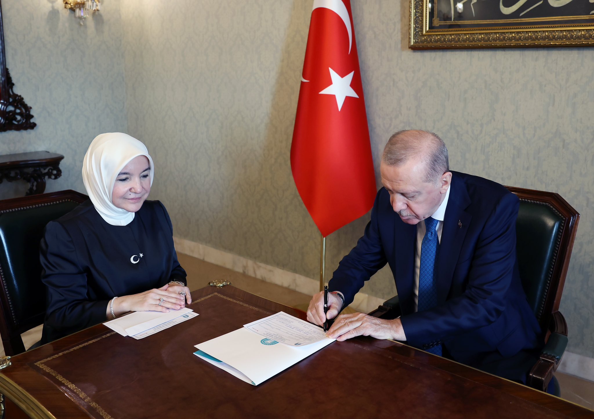 Cumhurbaşkanı Erdoğan Darülaceze'ye bağışta bulundu