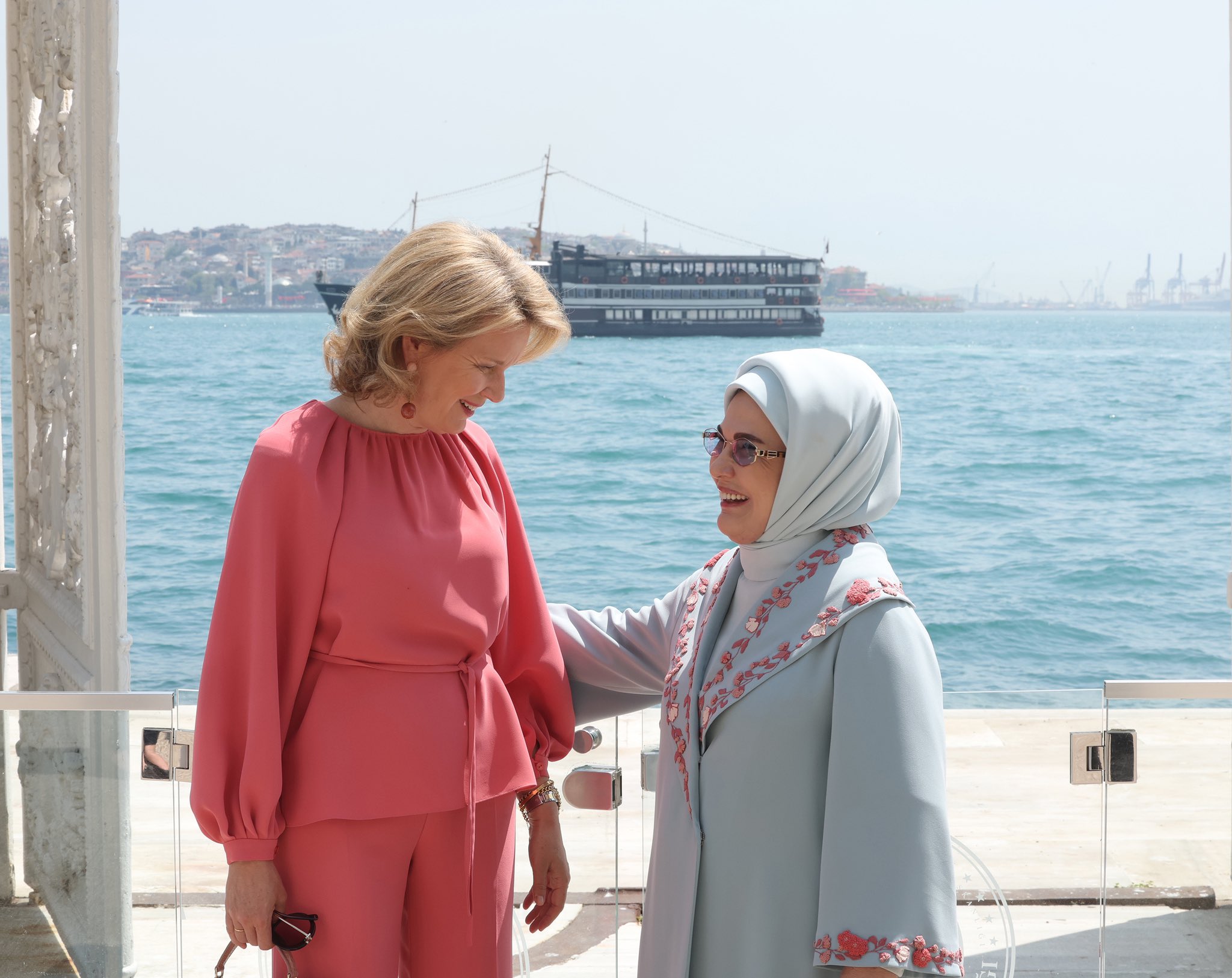 Emine Erdoğan, Belçika Kraliçesi Mathilde ile görüştü