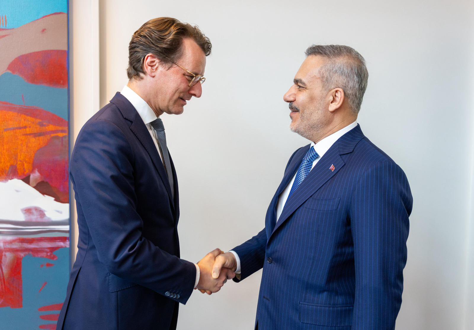 Hakan Fidan, Kuzey Ren-Vestfalya Başbakanı ile Berlin'de buluştu