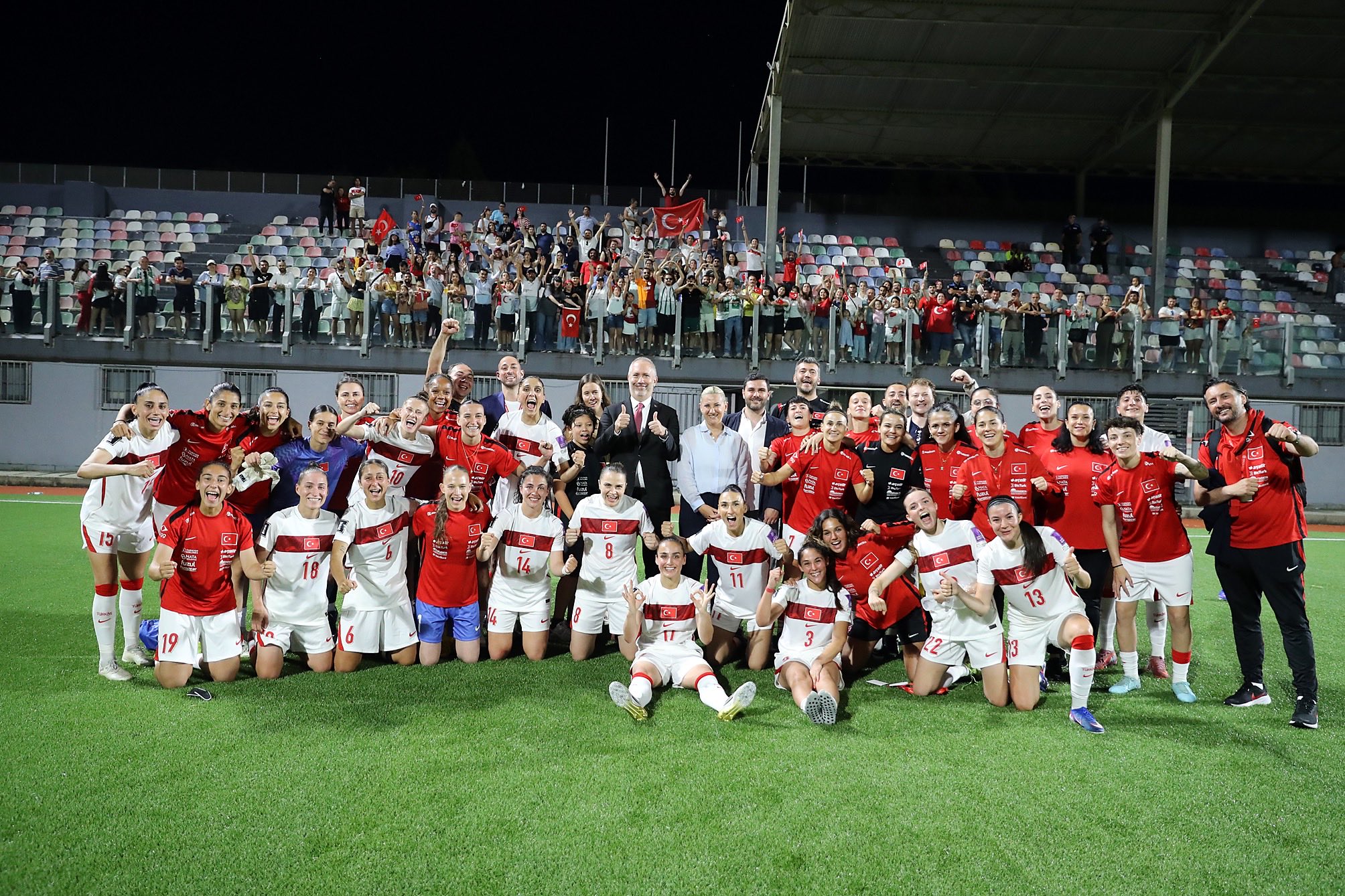 Crescent and Star takımı grup aşamasını kazandı