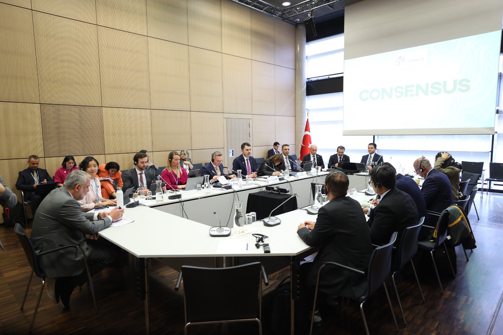 COP31 Başkanı Kurum, Bonn'da görüşme yaptı