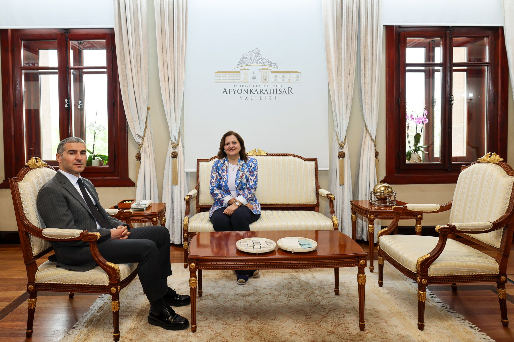 Afyonkarahisar Belediye Başkanı'ndan Valilik Ziyareti