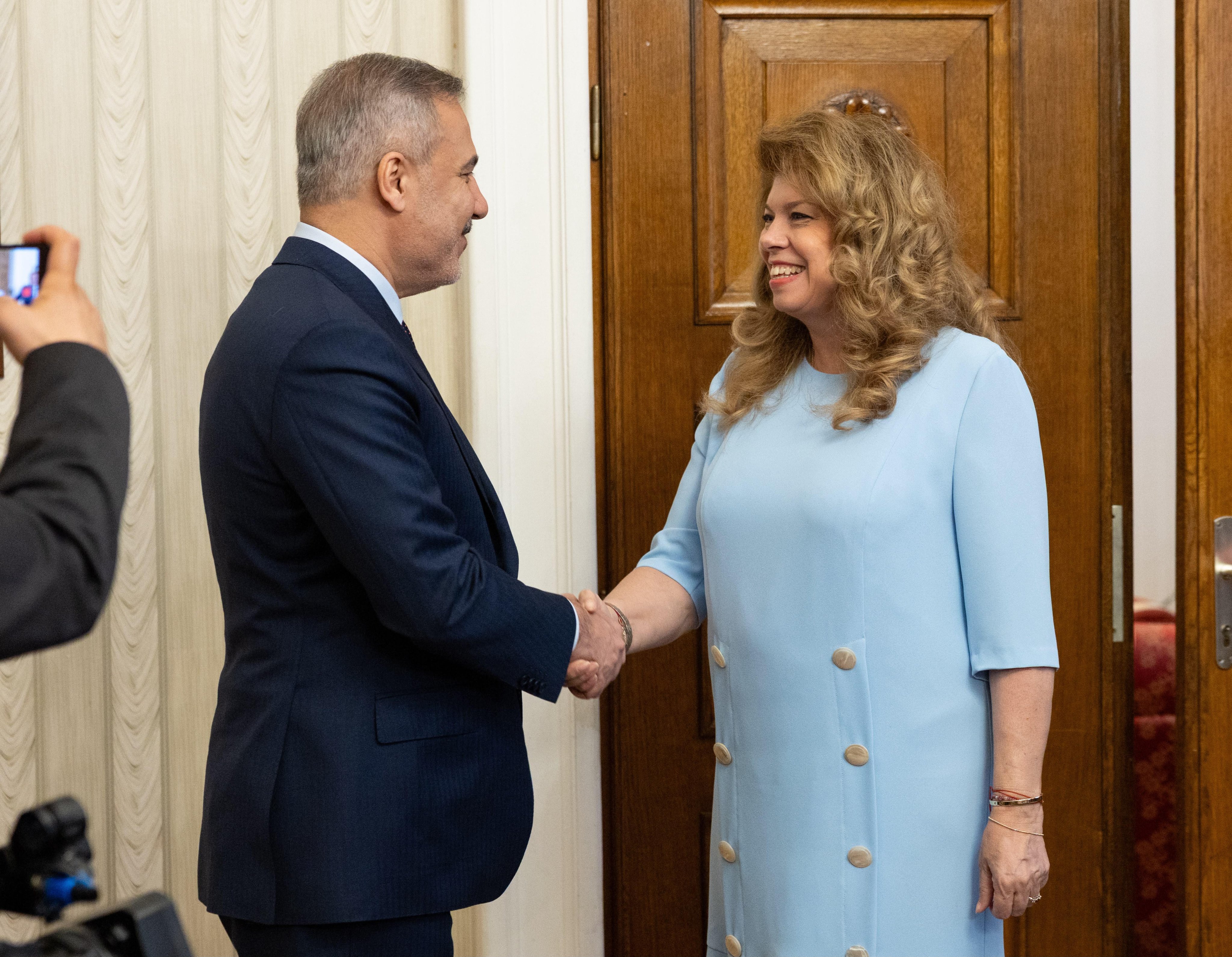 Hakan Fidan, Bulgaristan Cumhurbaşkanı Yotova ile görüştü
