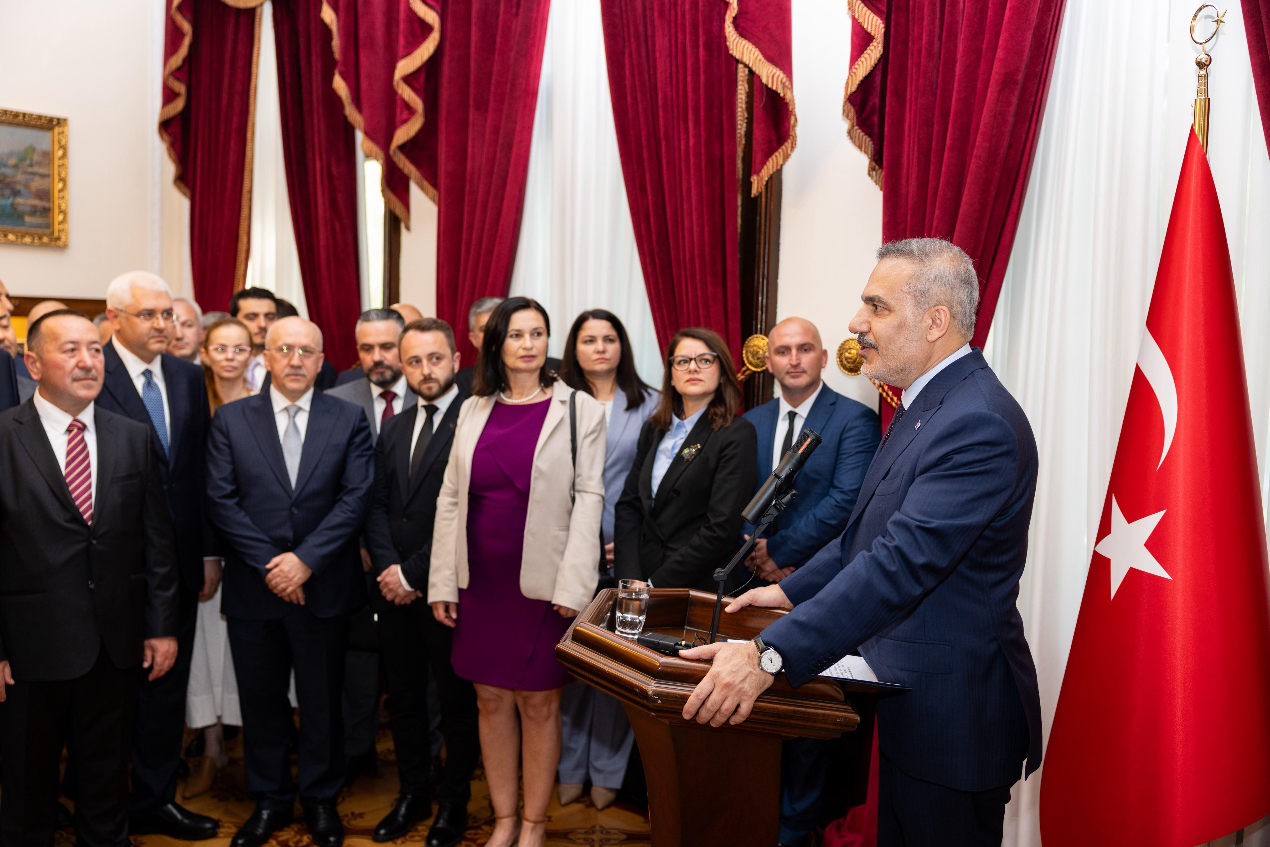 Hakan Fidan, Bulgaristan'da İş Dünyasıyla Bir Araya Geldi