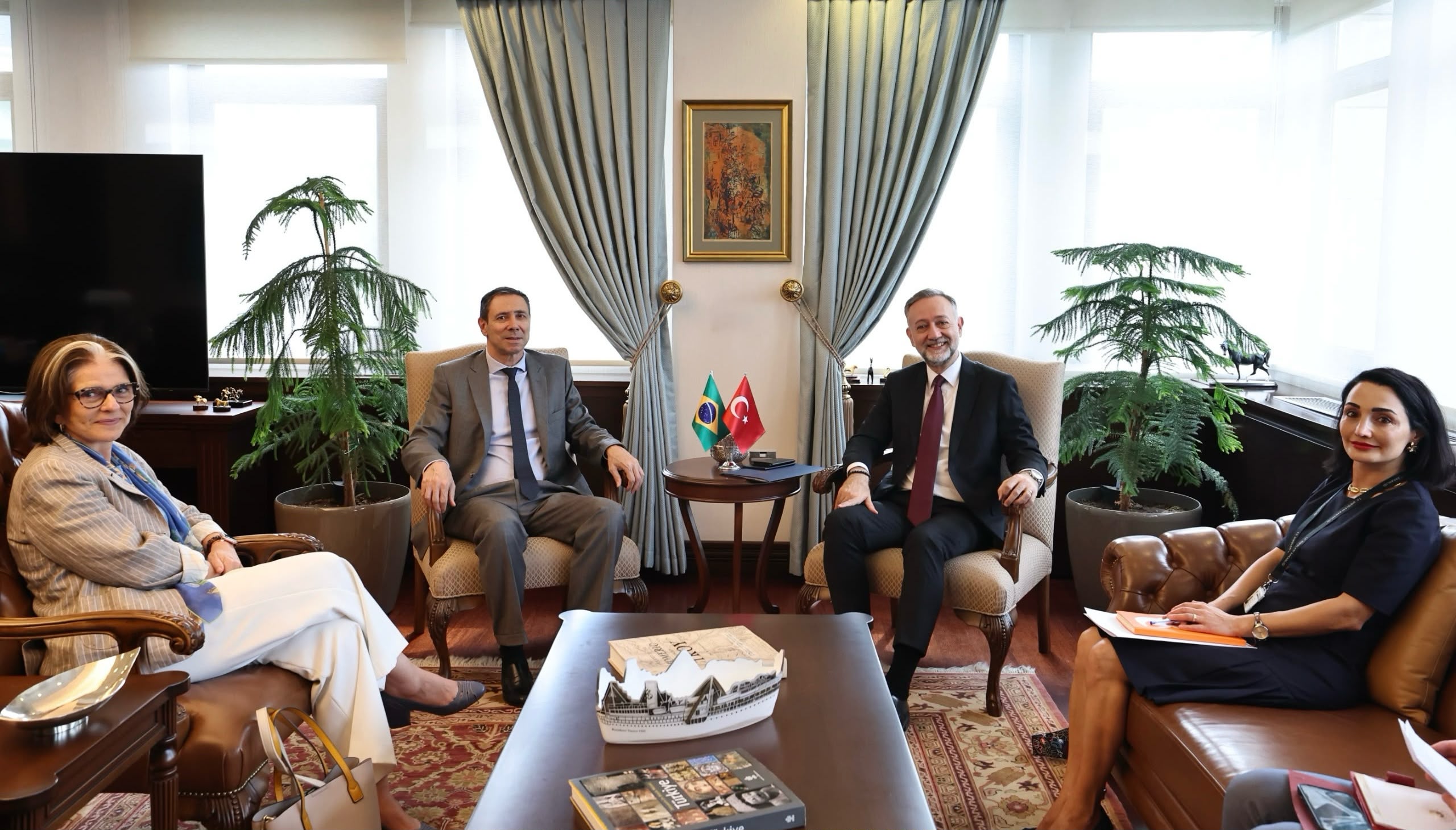 Levent Gümrükçü, Brezilyalı yetkili ile görüştü